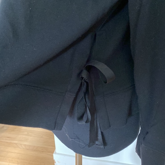 Banana Republic Sweatshirt Sweater with ribbon tie detailing on sides - Picture 5 of 8